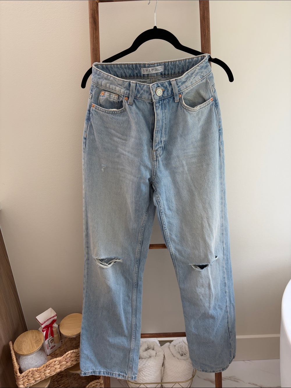 Denim&Co Light Wash Distressed Straight Leg Jeans